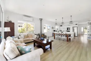 Caroline's Beach House by Experience Jervis Bay - Image 2