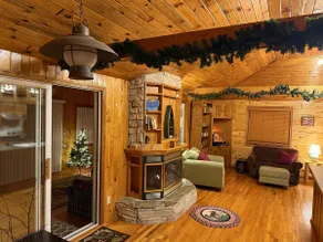 Classically charming, quiet lakeside cabin - Image 3