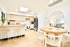 Oceanic Pet Friendly Townhouse 8min to Mooloolaba - Image 3