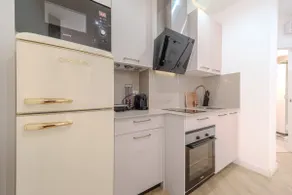 Apartment in La Latina for 6, just a stone's throw from El Rastro. - Image 3