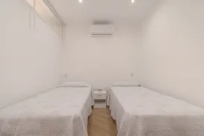 Apartment in La Latina for 6, just a stone's throw from El Rastro. - Image 5