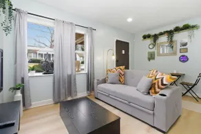 Home near beltline in ATL near Mercedes stadium - Image 2