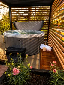 Escape to Your Modern Cabin Retreat - Royal North - Image 2