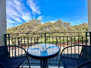 University Hall - Stylish 2BR APT Across from USYD - Image 2