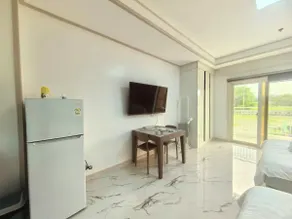 OYUSTAY Clark condo near airport casino - Image 2
