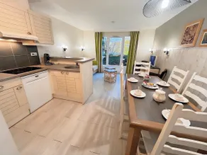 Cottage with Free Parking - Pool and Games - Image 2