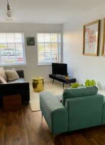 2 bed house - 2 mins from Town w. free parking - Image 2