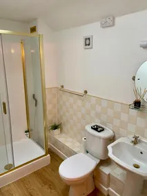 2 bed house - 2 mins from Town w. free parking - Image 5