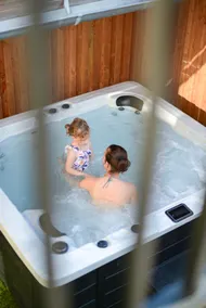 Charming house with private HOT TUB/quiet & bright - Image 4