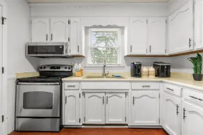 Cozy Bamboo | Fast WiFi | 65” TV | Full Kitchen - Image 2