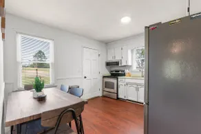 Cozy Bamboo | Fast WiFi | 65” TV | Full Kitchen - Image 3