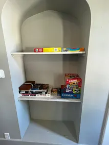 Spacious 3 bedroom with TVs and Free Wifi - Image 3