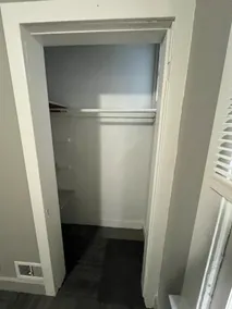 Spacious 3 bedroom with TVs and Free Wifi - Image 4