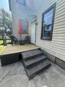 Spacious 3 bedroom with TVs and Free Wifi - Image 2