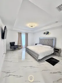 Deluxe Modern Home - Image 4
