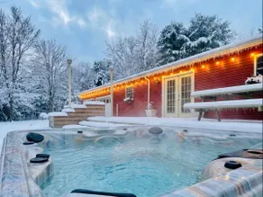 Private Forest Retreat + Hot Tub, 25m to Nashville - Image 5
