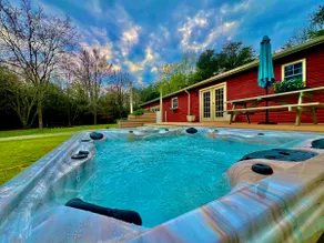 Private Forest Retreat + Hot Tub, 25m to Nashville - Image 3