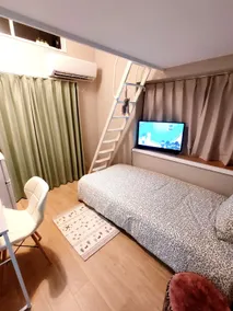 Rainbow's Apartment 2, apartment with single bed and futon - Image 4