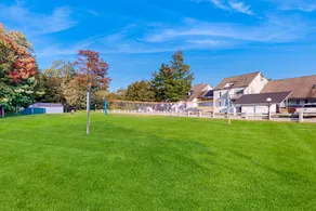 Convenient Skier-friendly 1BR condo, pool, hot tub - Image 4