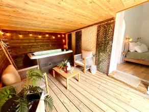 Romantic getaway with private hot tub/spa - Image 4