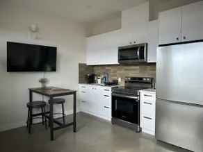 The hummingbird Lakeview Suite - Image 2