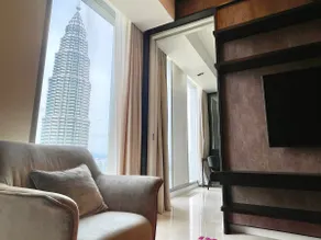 1BR Suite w/ KLCC View & Rooftop Bar - Image 2
