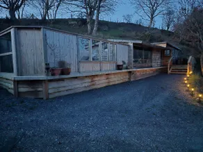 Luxury Welsh wooden cabin - Image 4