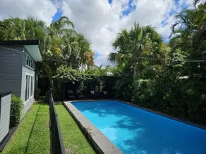 Gateway to the Bay - get your Tropical on ! - Image 3