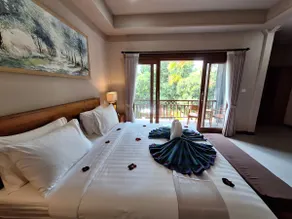 Spacious and comfortable private pool retreat - Image 5