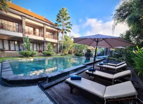 Spacious and comfortable private pool retreat - Image 2