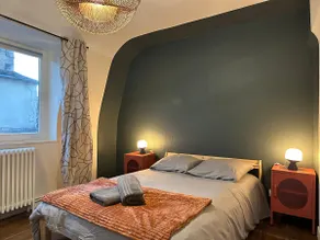Between the Marais and the Cathedral, 85 m² - Image 2