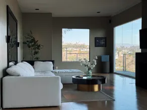 Secluded Luxury Retreat in LA - Image 4