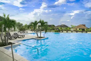 Modern, Family/Large Group Oasis w/ Pool & Gym - Image 3