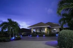 Modern, Family/Large Group Oasis w/ Pool & Gym - Image 2