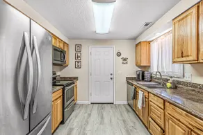 Beautiful & Comfortable Home in Central Point - Image 5