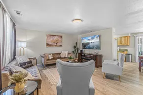 Beautiful & Comfortable Home in Central Point - Image 4