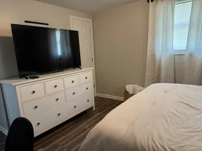 NEWLY cozy renovated home - Image 4