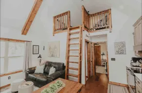 Tiny Cabin+ upstairs suite in the woods - Image 3
