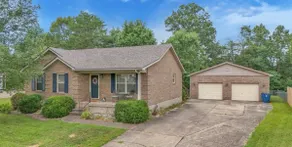 Modern Comfort •Bourbon Trail & Derby•Fenced yard - Image 4