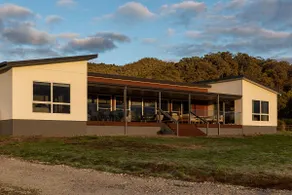 Exceptional home with stunning sea views - Image 3