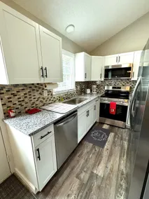 Cozy furnished remodeled house - Image 3