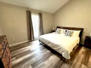 Cozy furnished remodeled house - Image 4