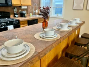 Luxurious 3 King Bed Apt~3 Parking Spots~Bakery Sq - Image 4