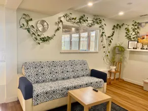 Convenient Family Suite | Private Parking + Shops - Image 2