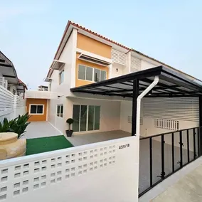 Bangkok City Villa, airport pick up and drop off for a minimum of two nights. 15 mins to Chinatown, 1km to MRT station, 15 mins to Asiatique - Image 2