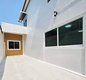 Bangkok City Villa, airport pick up and drop off for a minimum of two nights. 15 mins to Chinatown, 1km to MRT station, 15 mins to Asiatique - Image 3