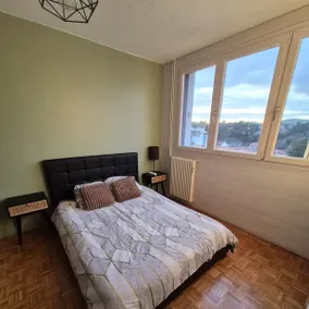 Cozy 2-room, secure parking - Image 2