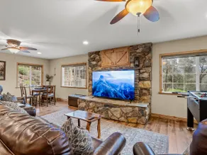 Cozy Yosemite Retreat w/ Hot Tub – Secluded Gem - Image 4