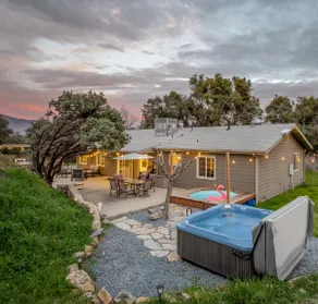 Cozy Yosemite Retreat w/ Hot Tub – Secluded Gem - Image 5