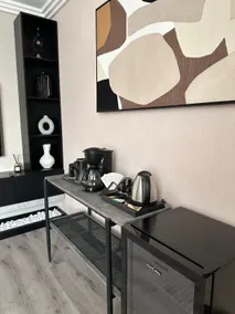 BLVD| 18C | غرفة وصالة w/ 65” TV & Self Check-in - Image 5